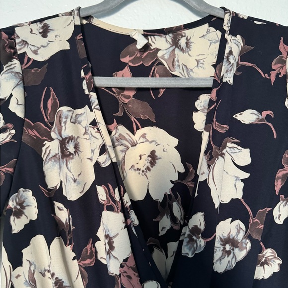 Floral Flowy Romper 🌸 - Picture 4 of 5